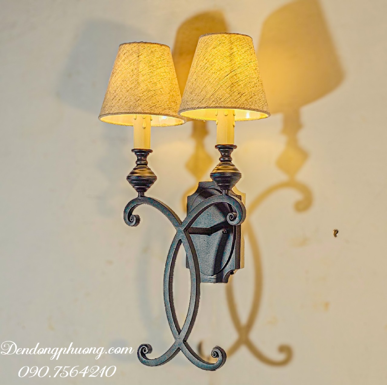 Mẫu đèn tường đôi chụp vải sắt rèn châu âu